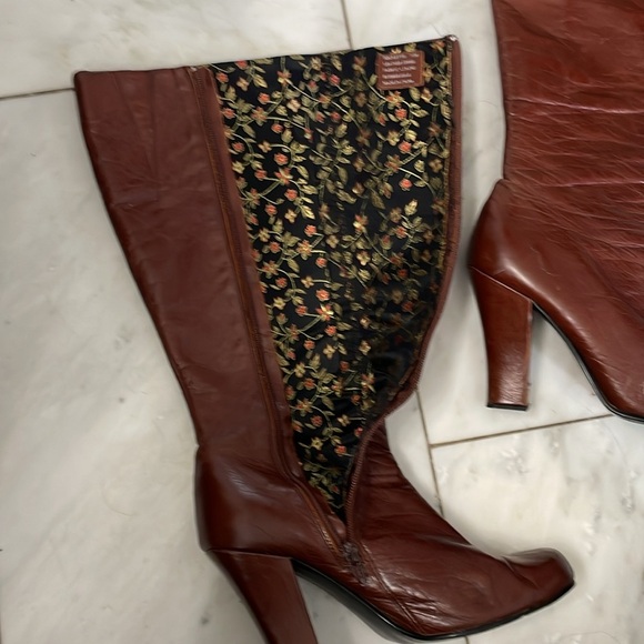 Baci, 7.5, Rockette red brown leather heeled boots with floral lining, vintage? - Picture 13 of 16